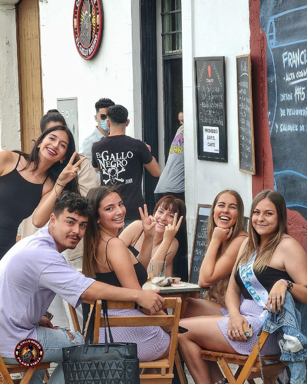 Celebración en El Gallo Negro